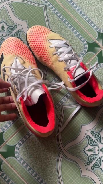 Giày đá bóng Adidas Predator size 42. Mua bán Đồ thể thao, Dã ngoại tại Quận Bình Thuỷ Cần Thơ được đăng bởi Thầy Tiến 2hand hình 1