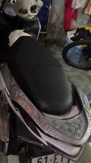 Honda Vision màu Trắng. Mua bán Xe máy tại Quận 1 Tp Hồ Chí Minh được đăng bởi Trầnyếntrang hình 1