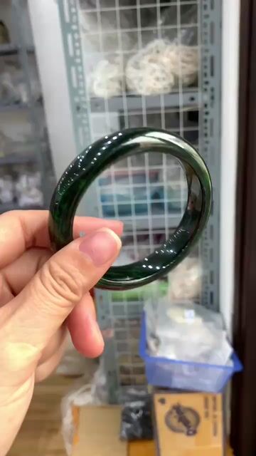 Vòng tay nữ Ngọc cẩm thạch. Mua bán Phụ kiện thời trang khác tại Quận Long Biên Hà Nội được đăng bởi Đắc Thuỷ Tiên hình 1