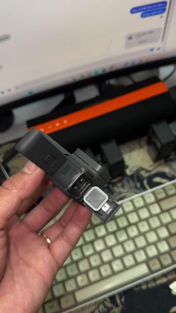 Máy quay hành động GoPro Hero Đen. Mua bán Máy ảnh, Máy quay tại Quận Thanh Xuân Hà Nội được đăng bởi Nguyễn Hữu Minh Hiếu hình 1