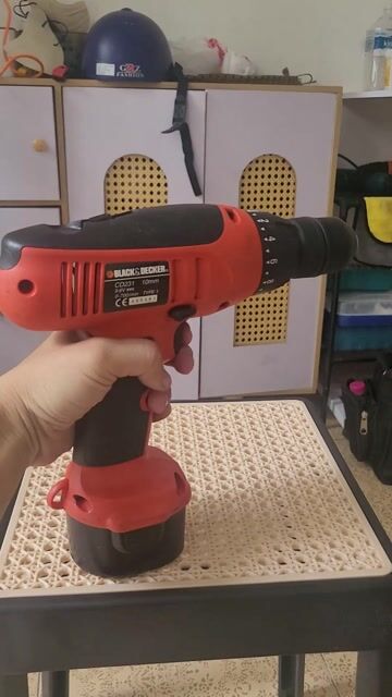 Máy khoan pin bắt vít Nhật Black & Decker 9.6v 2