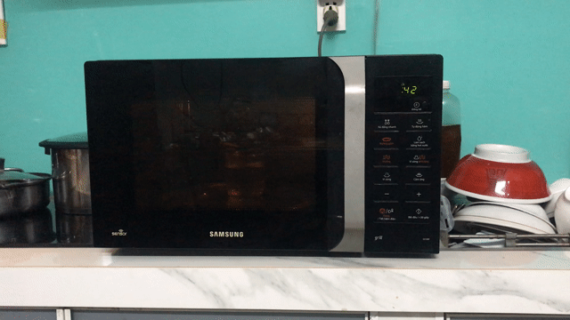 Lò vi sóng Samsung 25 lít có nướng. Mua bán Bếp, lò, đồ điện nhà bếp tại Quận 8 Tp Hồ Chí Minh được đăng bởi Phạm Chí Thiện hình 1