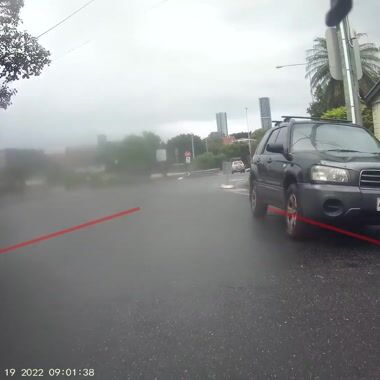 Close pass at Kelvin Grove Shared on UpRide: Abused for being in the primary position