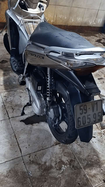 Honda Air Blade FI 2012 Vàng-Bạc-Đen. Mua bán Xe máy tại Quận Tân Bình Tp Hồ Chí Minh được đăng bởi Đình Khương hình 1