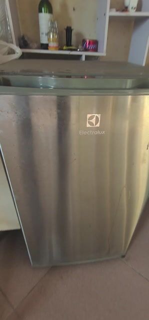 Tủ lạnh Electrolux 90L Bạc còn tốt. Mua bán Tủ lạnh tại Quận 12 Tp Hồ Chí Minh được đăng bởi watermark  hình 1