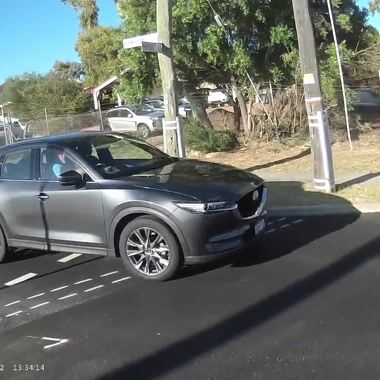 No-look roundabout. Part 5 Shared on UpRide: Abused for being in the primary position