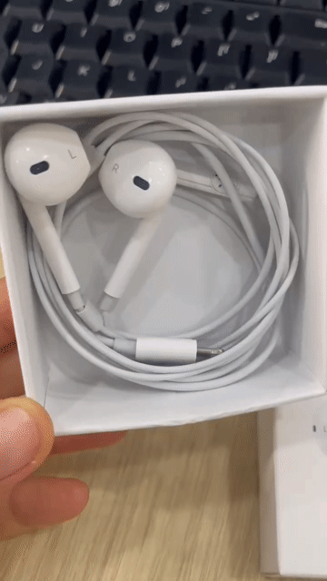 Tai nghe Earpods Lightning Trắng. Mua bán Tivi, Âm thanh tại Thành phố Thủ Dầu Một Bình Dương được đăng bởi S H O P hình 1