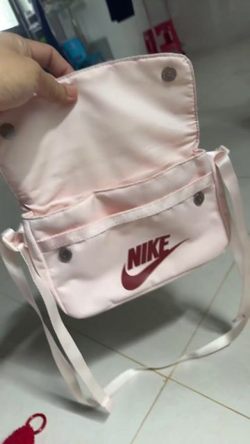 Túi đeo chéo Nike Nữ Hồng 99% mới. Mua bán Túi xách tại Quận Ngũ Hành Sơn Đà Nẵng được đăng bởi Mèo hình 1