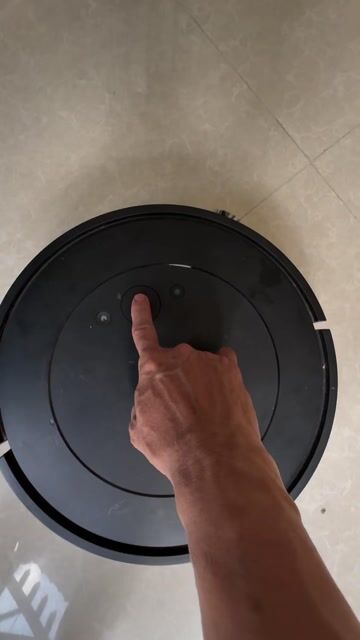 Robot hút bụi iRobot Roomba Essense 2025 Đen. Mua bán Thiết bị vệ sinh, nhà tắm tại Quận Bình Thuỷ Cần Thơ được đăng bởi Khôi Nguyên hình 1