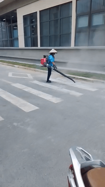 Máy thổi lá 2 thỳ Yikito EB650 đeo lưng gọn nhẹ . Mua bán Đồ chuyên dụng, Giống nuôi trồng tại Huyện Thanh Trì Hà Nội được đăng bởi Cửa Hàng Máy Móc Hòa Phát hình 1