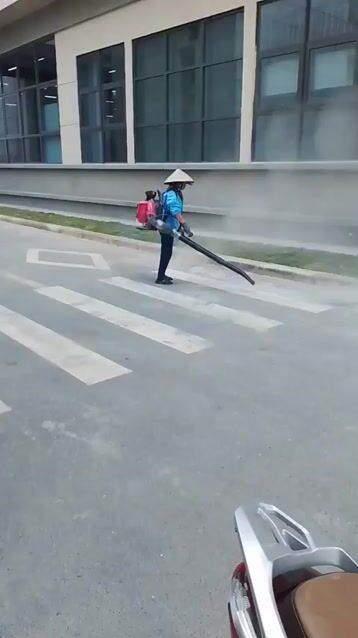 Máy thổi lá 2 thỳ Yikito EB650 đeo lưng gọn nhẹ . Mua bán Đồ chuyên dụng, Giống nuôi trồng tại Huyện Thanh Trì Hà Nội được đăng bởi Cửa Hàng Máy Móc Hòa Phát hình 1