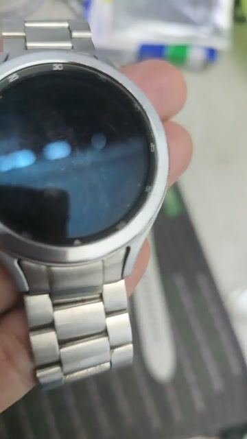 Samsung Galaxy Watch 4 Bạc Kim loại. Mua bán Thiết bị đeo thông minh tại Quận 6 Tp Hồ Chí Minh được đăng bởi Hoàng hình 1