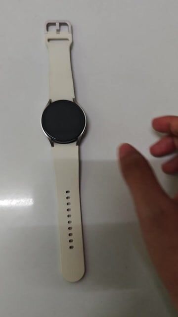 Samsung Galaxy Watch 6 Vàng 40mm. Mua bán Thiết bị đeo thông minh tại Quận 8 Tp Hồ Chí Minh được đăng bởi Su Ki hình 1