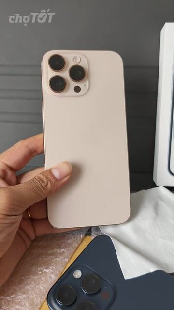 iPhone 16 Pro Max VN Vàng 512GB Rất mới. Mua bán Điện thoại tại Quận 12 Tp Hồ Chí Minh được đăng bởi a Liêm hình 1