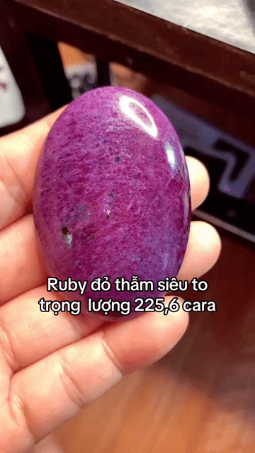 Đá quý Ruby tự nhiên 225.6 carat. Mua bán Đồ sưu tầm, đồ cổ tại Quận Gò Vấp Tp Hồ Chí Minh được đăng bởi Daquytuanngoc12 hình 1