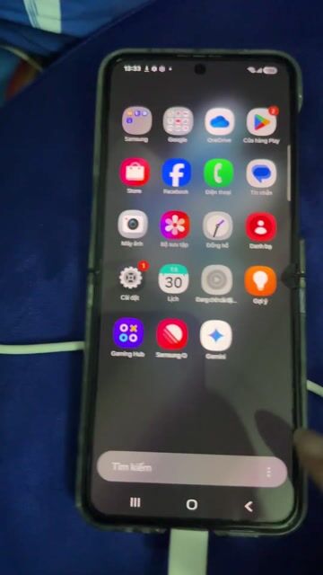 Samsung Galaxy Z Flip4 Xám Đã sử dụng. Mua bán Điện thoại tại Huyện Bình Chánh Tp Hồ Chí Minh được đăng bởi Đoàn Trần Thảo Phương hình 1