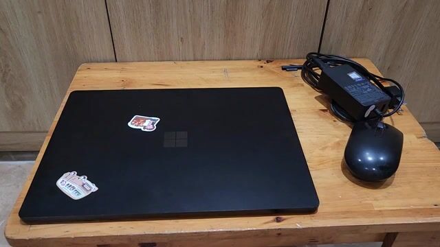 Microsoft Surface Laptop i5 Đen. Mua bán Laptop tại Quận Nam Từ Liêm Hà Nội được đăng bởi Ngô Thị Hảo hình 1