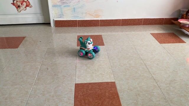 Xe lân điều khiển. Nhào lộn, xoay vòng, có nhạc. Mua bán Mẹ và bé tại Quận 10 Tp Hồ Chí Minh được đăng bởi Khôi hình 1