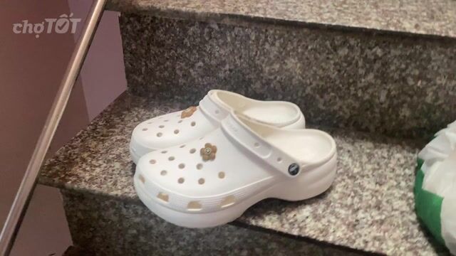 Crocs Classic Unisex sz w10  41-42  chinhhang. Mua bán Giày dép tại Quận 5 Tp Hồ Chí Minh được đăng bởi cho tôi 5 sao đê hình 1