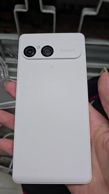 Sony Xperia 10 Mark VII Trắng Đã sử dụng. Mua bán Điện thoại tại Quận 10 Tp Hồ Chí Minh được đăng bởi tran quân  hình 1