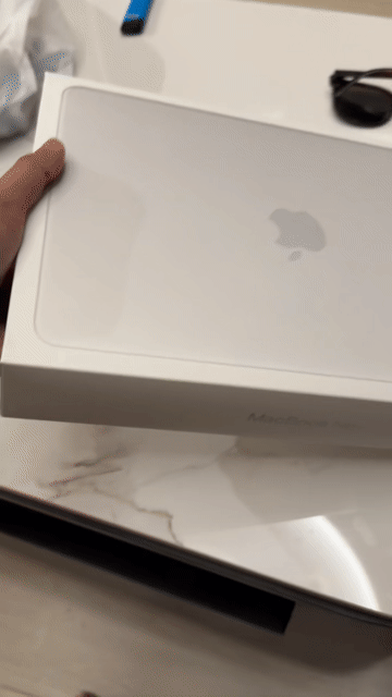 MacBook neo 100% - Fullbox, Giá tốt. Mua bán Laptop tại Thành phố Thủ Đức Tp Hồ Chí Minh được đăng bởi Sks Dhiren hình 1