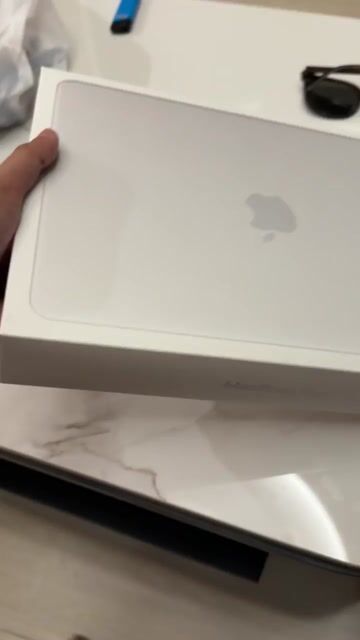 MacBook neo 100% - Fullbox, Giá tốt. Mua bán Laptop tại Thành phố Thủ Đức Tp Hồ Chí Minh được đăng bởi Sks Dhiren hình 1