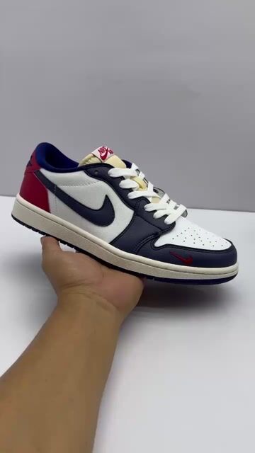 Giày thương hiệu: NIKE AIR JORDAN 1 RETRO LOW / gi. Mua bán Giày dép tại Thành phố Thuận An Bình Dương được đăng bởi HSHOP GIÀY THỂ THAO  hình 1