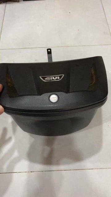 Thùng Givi Gắn Xe Máy ( Exciter 150 - 135). Mua bán Phụ tùng xe tại Quận 4 Tp Hồ Chí Minh được đăng bởi Đại Lâm Mộc Nguyễn Đức hình 1