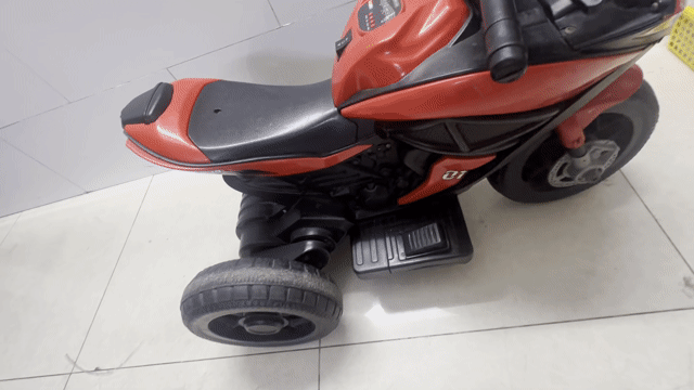 Xe máy điện trẻ em màu Đỏ. Mua bán Mẹ và bé tại Quận Bình Thạnh Tp Hồ Chí Minh được đăng bởi TU 1018 hình 1