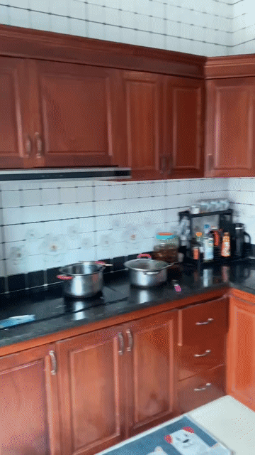 Tủ bếp Gỗ gõ Nâu 1m68 x 1m50 x 74cm Hà Nam. Mua bán Tủ, kệ gia đình tại Thị xã Duy Tiên Hà Nam được đăng bởi thảo vân hình 1