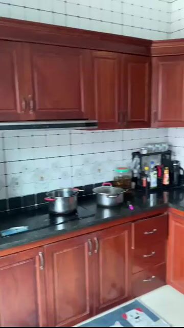 Tủ bếp Gỗ gõ Nâu 1m68 x 1m50 x 74cm Hà Nam. Mua bán Tủ, kệ gia đình tại Thị xã Duy Tiên Hà Nam được đăng bởi thảo vân hình 1