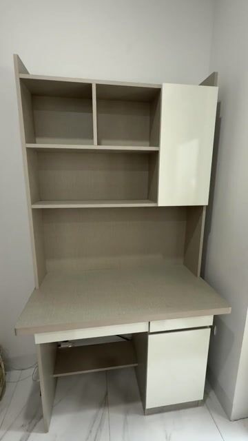 Bàn học Gỗ Trắng, Xám 1m2 x 0.5m Mới. Mua bán Bàn ghế tại Quận Cầu Giấy Hà Nội được đăng bởi matcha latte hình 1