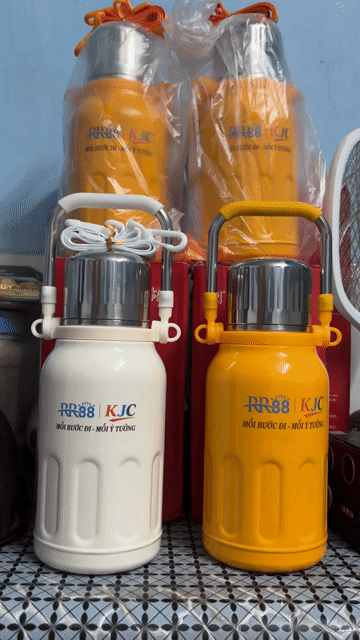Bình giữ nhiệt Inox Trắng Vàng. Mua bán Dụng cụ nhà bếp tại Thành phố Sa Đéc Đồng Tháp được đăng bởi Hải Thủy hình 1