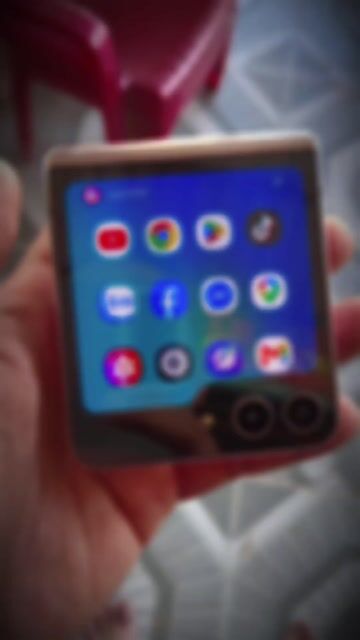 Samsung Galaxy Z Flip5 256GB Vàng 2 sim. Mua bán Điện thoại tại Huyện Châu Thành An Giang được đăng bởi Phạm Trường hình 1