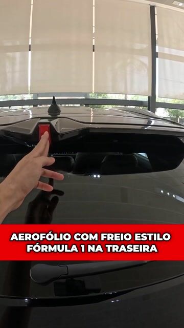 Aerofólio com freio estilo Fórmula 1 na traseira