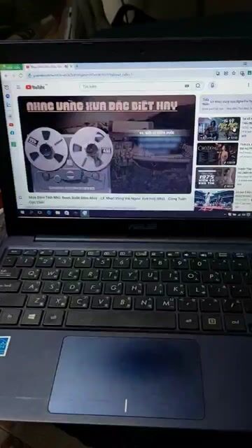 Laptop Asus E200H mini Win 10. Mua bán Laptop tại Quận 12 Tp Hồ Chí Minh được đăng bởi TẠP HÓA BÀ TƯ hình 1
