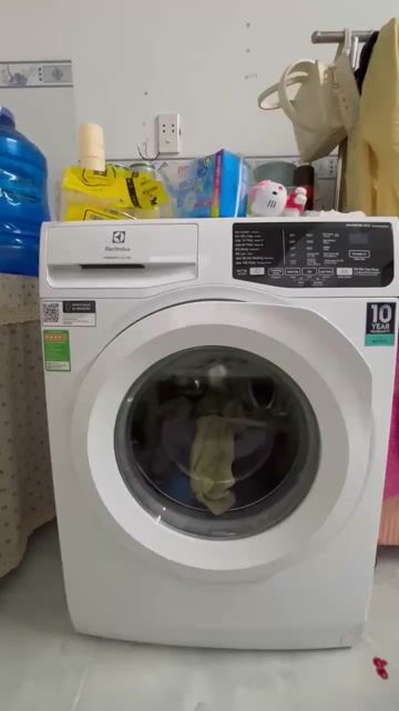 Máy giặt Electrolux 9kg mua ở dmx còn Bảo hành. Mua bán Máy giặt tại Thị xã Bến Cát Bình Dương được đăng bởi Lê Công Phú hình 1