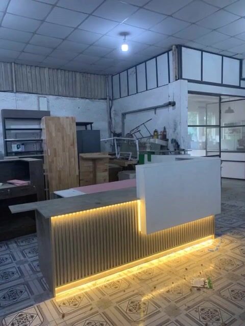 Quầy bar/thu ngân gỗ trắng vân gỗ. Mua bán Đồ dùng văn phòng tại Quận Cẩm Lệ Đà Nẵng được đăng bởi Tuấn Cao NT Decor  hình 1