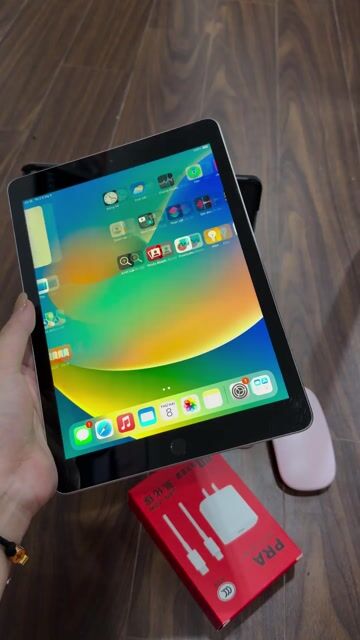 Apple iPad Gen 5 Wifi 32GB Xám. Mua bán Máy tính bảng tại Quận Hoàng Mai Hà Nội được đăng bởi Lã Bình iPad hình 1