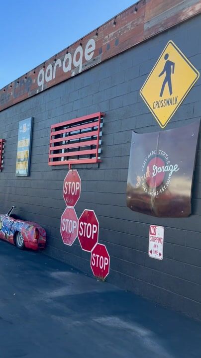 Hidden Gem in Cudahy, CA. Great food, vibes and customer service. Green hot sauce for the torta🔥