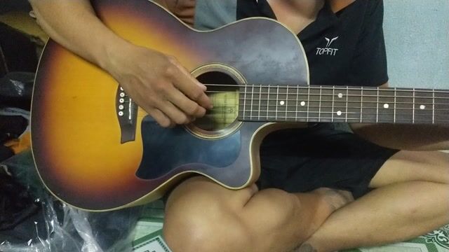 Đàn guitar Trần Bình Dương Nâu vàng. Mua bán Nhạc cụ tại Huyện Củ Chi Tp Hồ Chí Minh được đăng bởi Phạm Phúc  hình 1
