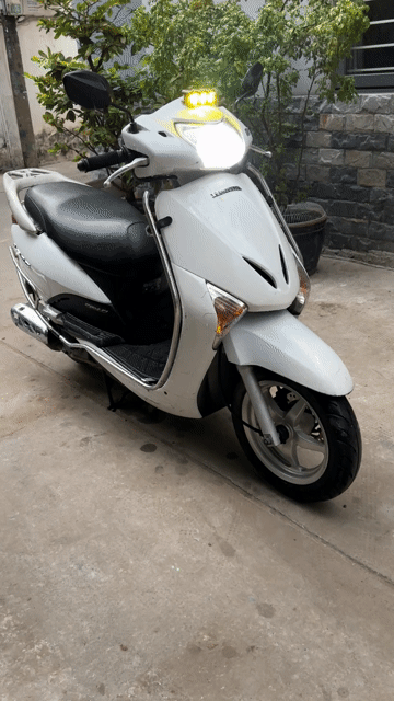 Honda Lead Trắng ngay chủ biển số đẹp.Fi máy ok. Mua bán Xe máy tại Quận 3 Tp Hồ Chí Minh được đăng bởi Phạm thanh Trí  hình 1