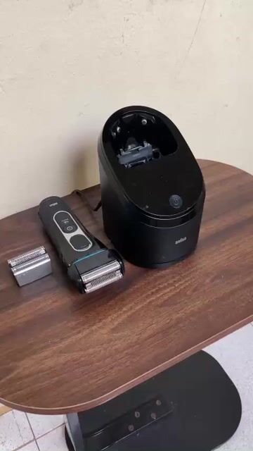 Máy cạo râu Braun Series 5 .2 lưỡi cạo ,đủ đốc sạc. Mua bán Phụ kiện thời trang khác tại Thành phố Phú Quốc Kiên Giang được đăng bởi Japanese goods hình 1