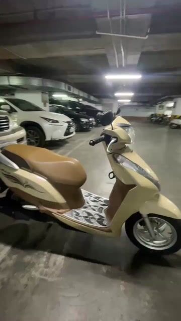 Honda Lead 2016 màu Vàng. Mua bán Xe máy tại Quận Đống Đa Hà Nội được đăng bởi Phạm Hoàng Long hình 1