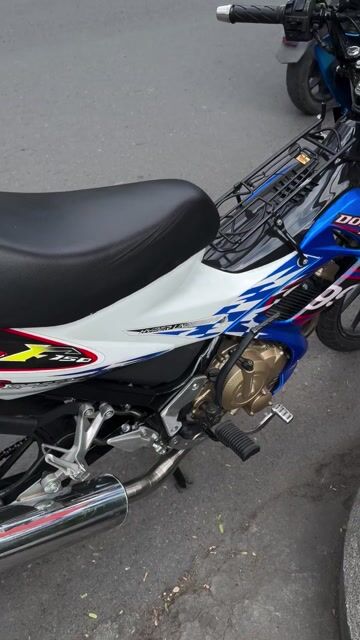 Suzuki Raider 150 Trắng Xanh Đen. Mua bán Xe máy tại Quận 1 Tp Hồ Chí Minh được đăng bởi bán linh tinh hình 1