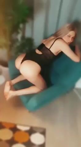 Model - Nessie Jessie skinny