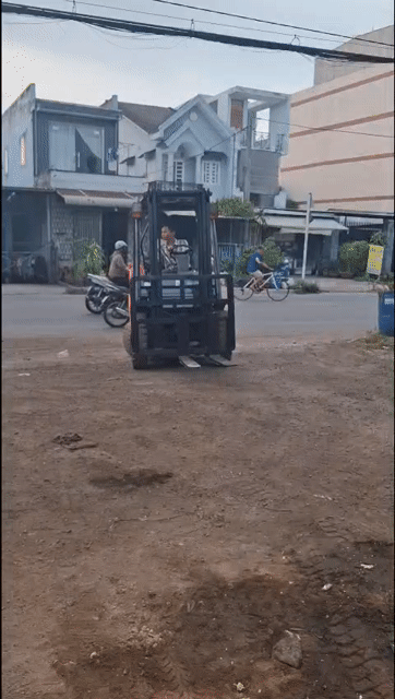 Xe nâng Toyota 25 Đỏ. Mua bán Phương tiện khác tại Huyện Củ Chi Tp Hồ Chí Minh được đăng bởi nguyễn Tuấn hình 1
