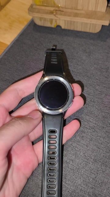Samsung Watch 4 Classic 42mm Đen. Mua bán Thiết bị đeo thông minh tại Quận Long Biên Hà Nội được đăng bởi Hải An Nguyễn hình 1