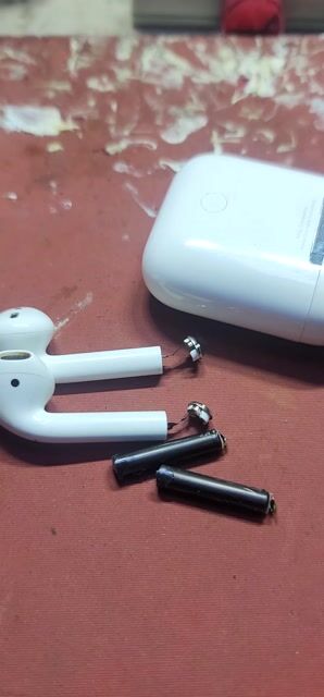 Sửa chữa và thay pin tai nghe airpods. Dịch vụ tại Quận Gò Vấp Tp Hồ Chí Minh được đăng bởi Hoàng Vũ Mobile hình 1