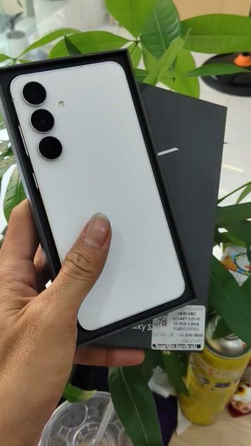 S25 FE Likenew Fullbox VN ngon đét 😍. Mua bán Điện thoại tại Quận Hải Châu Đà Nẵng được đăng bởi MiPhone hình 1